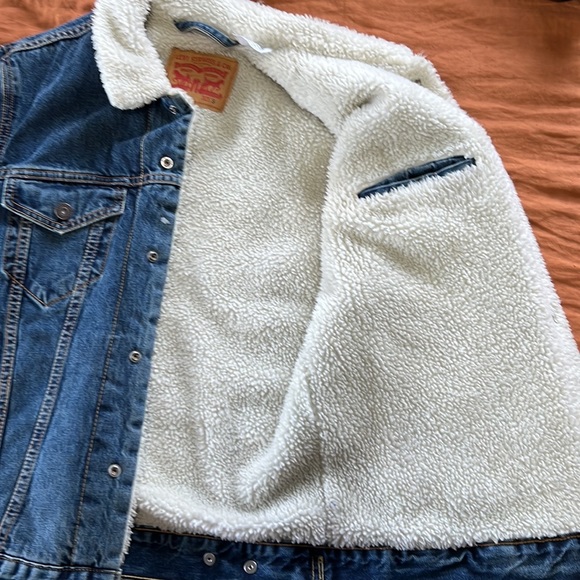 Levi’s 90s Sherpa Trucker Jacket - Picture 3 of 5